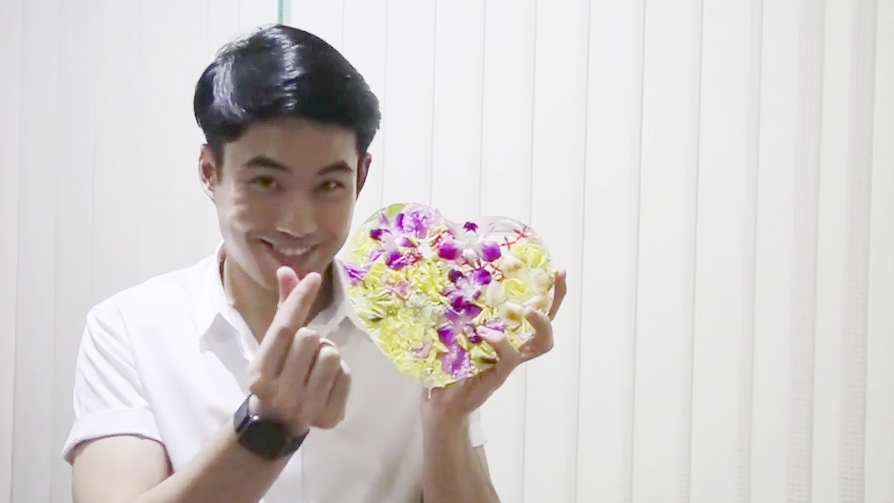 "เอิร์ธ พงศกร" ชวนคนไทยทำ "กระทงน้ำแข็ง" รักโลก ละลายเลย (คลิป)