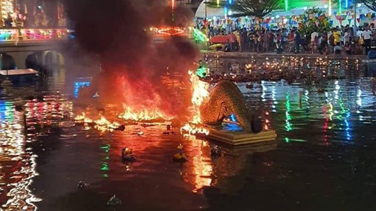 ไฟไหม้วันลอยกระทง เพลิงเผารูปปั้นพญานาคสีทอง วัดบางพลีใหญ่กลางวอดหมด