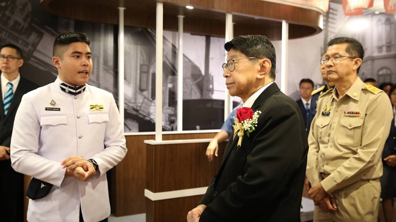 "วิษณุ" เชิญชมนิทรรศการ "ธงไตรรงค์ ธำรงไทย" ปลูกฝังรัก-สามัคคีชนในชาติ