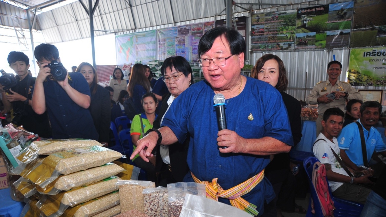 "ประภัตร" สั่งเร่งขยายพื้นที่แปลงใหญ่ข้าวอินทรีย์ นำร่องที่สุพรรณฯ