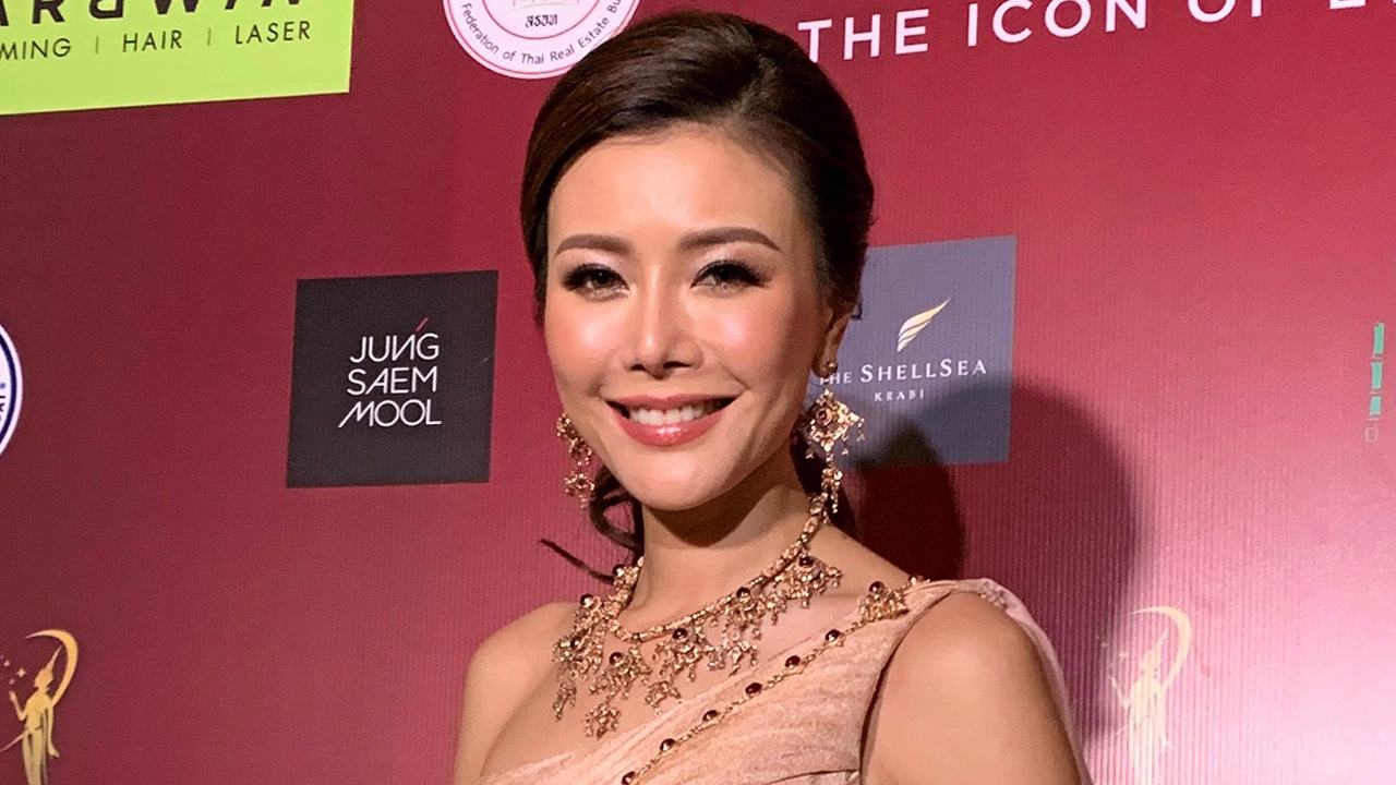 "เก๋-ชลลดา" ได้ฤกษ์แต่ง "พร้อม" ใจดียันวันวิวาห์แบ่งเงินใส่ซองทำบุญ