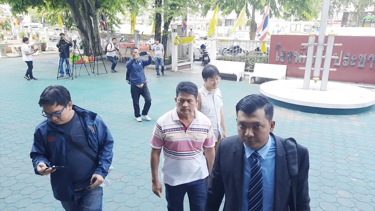 พ่อค้าส้มตำพาลูกชายให้ปากคำเพิ่ม คดีโดนสืบนครบาล 1 รีดเงิน 5 หมื่น