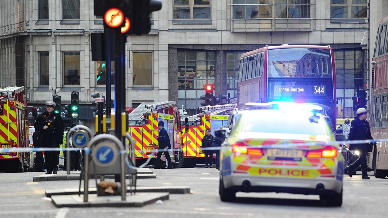 รู้ตัวคนก่อเหตุแทงคนบนลอนดอนบริดจ์ เป็นชายวัย 28 ปี เคยโดนคดีก่อการร้าย