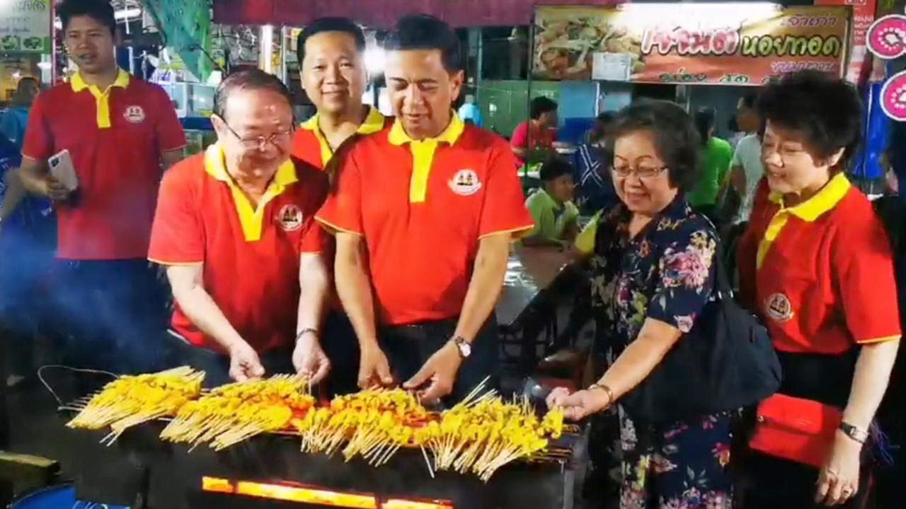 ส่องเมืองชาละวันเที่ยวงาน "เทศกาลหมูสะเต๊ะอร่อยหอยทอดรสเด็ด" ที่พิจิตร
