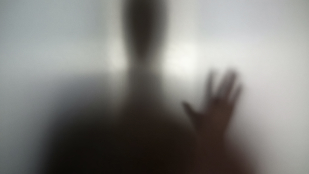 รักที่หวาดระแวง ผัวกลัวเมียปันใจ ทะเลาะหนักก่อนทำร้ายเธอจนสิ้นใจ 