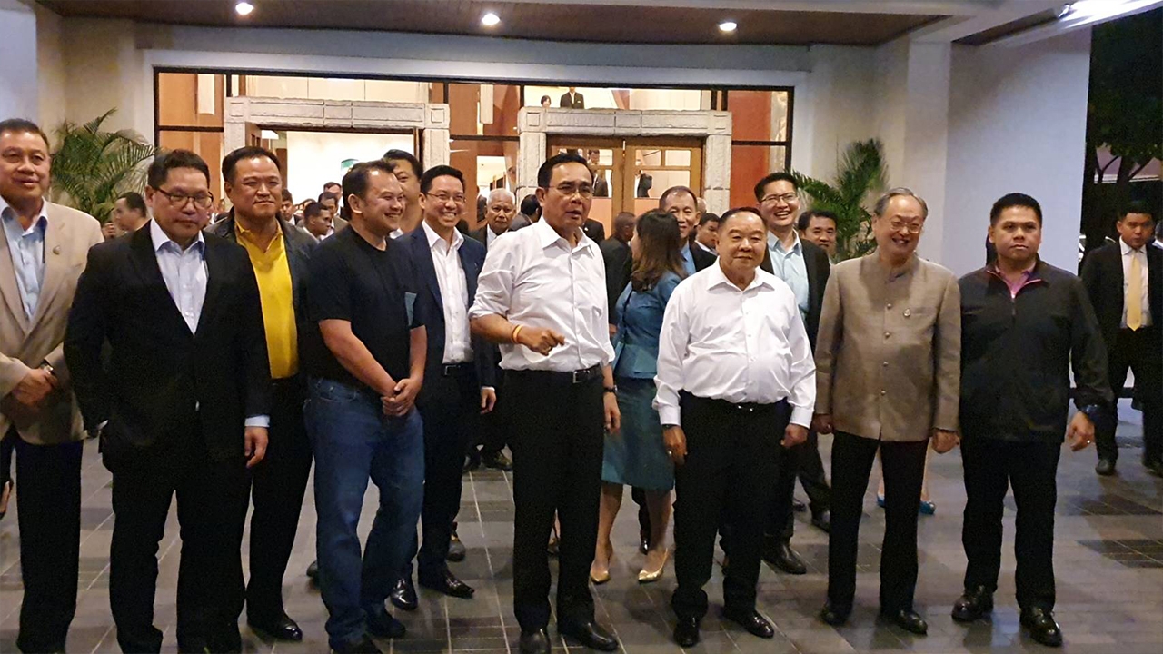 ดินเนอร์เรือเหล็ก สยบรอยร้าวพรรคร่วม "2 ป." มาตามนัด เล็งจัดทุกเดือน