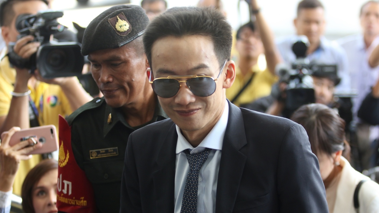 รู้จัก "พานทองแท้" ชีวิตอยู่ยาก เพราะเป็นลูกทักษิณ เจอมรสุมมาตลอด