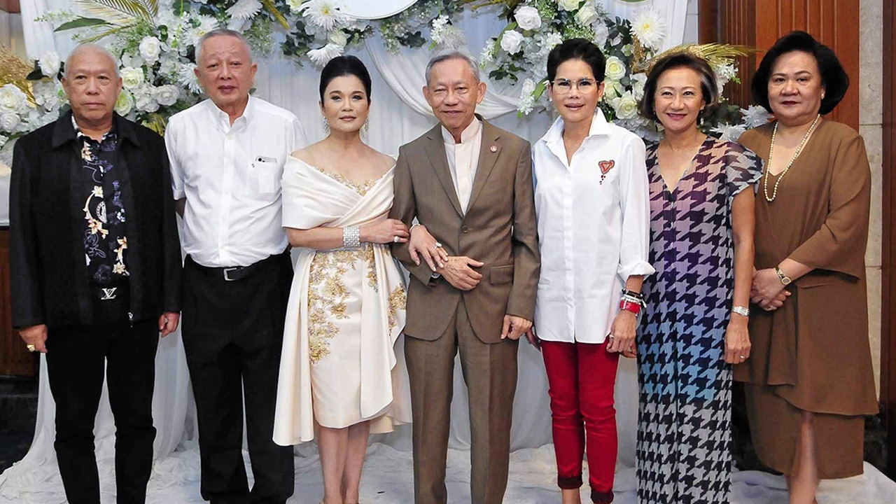 โสมชบาจ๊ะจ๋า : รุ่นใหญ่ นฎาประไพ-ยศ เซอร์ไพรส์เพื่อนๆ จัดงานแต่งงาน