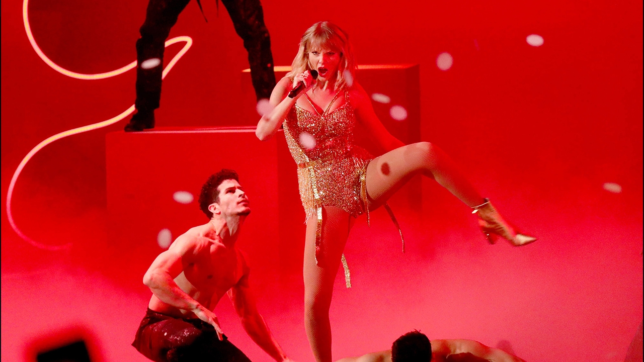 นักร้องหมื่นล้าน เทย์เลอร์ สวิฟต์ ฟาด 6 รางวัลใหญ่  