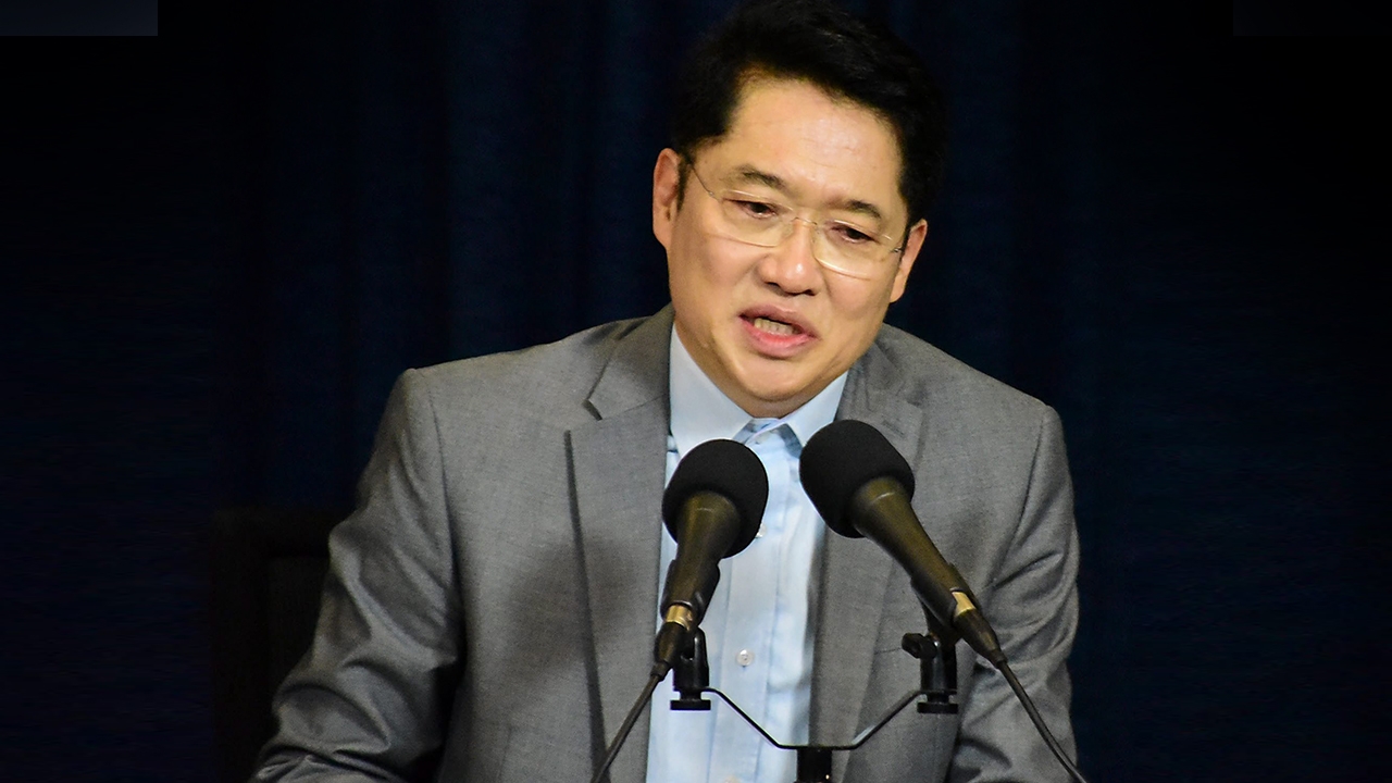 "องอาจ" เผย ปชป.นัดคัดชื่อ กมธ.แก้รธน. 26 พ.ย. ชง "มาร์ค" นั่งประธาน