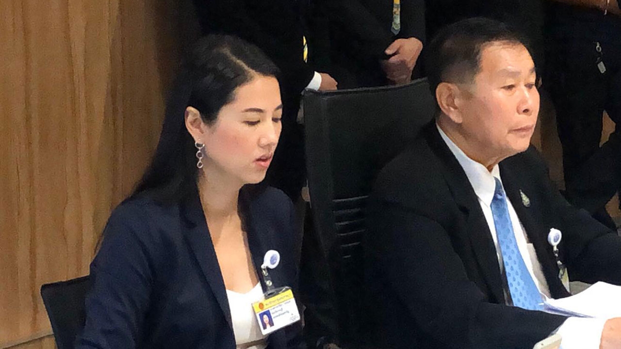 "เอ๋ ปารีณา" ปรากฏตัวแล้วประชุม "กมธ.ป.ป.ช." หลังพ่อระบุติดต่อไม่ได้