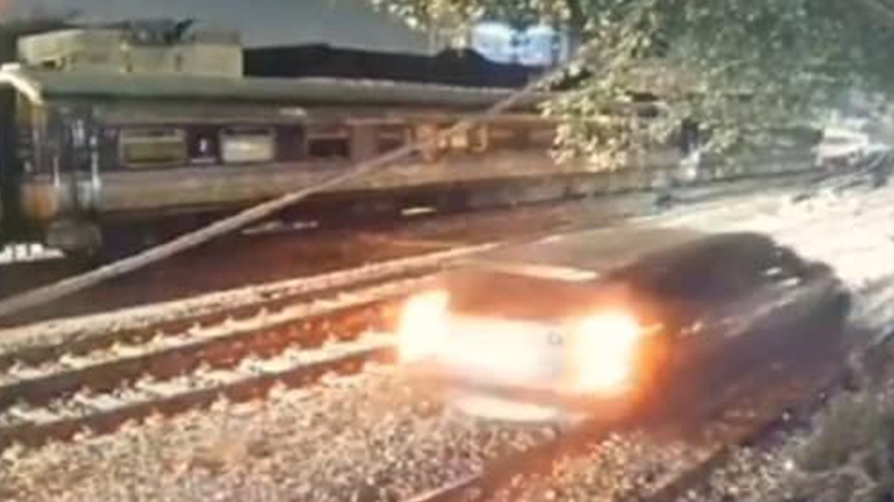 ตามหารถปริศนาวิ่งมาบนรางรถไฟยมราช ชาวเน็ตเห็นคลิปงง ขับมาได้ 