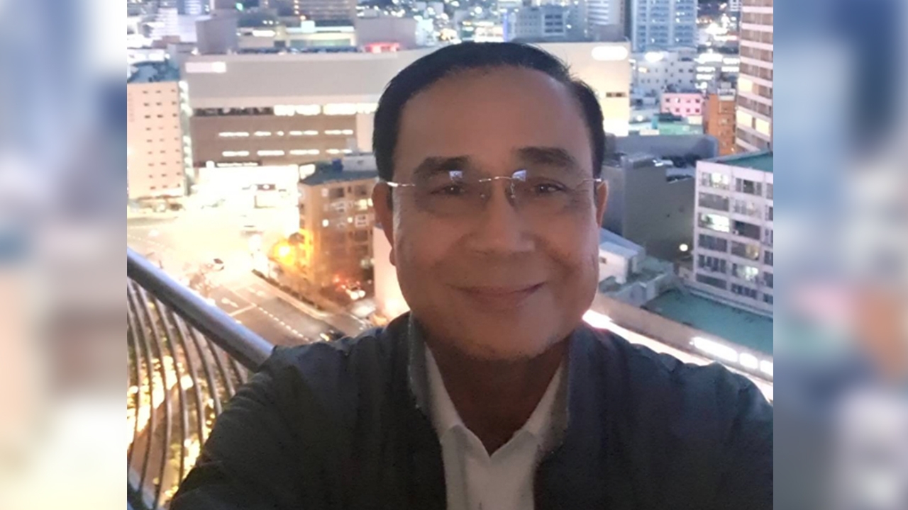เซลฟี่บ่อย นายกฯ ฝากรูปมาสวัสดีคนไทย ประชุมสุดยอดอาเซียน ผ่านไปด้วยดี