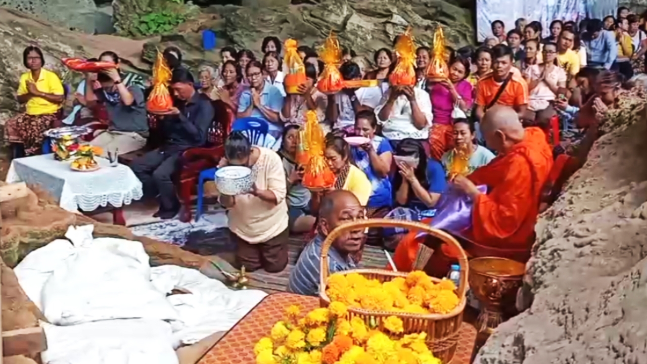 ชาวบ้านปากแจ่ม จัดทำบุญ “เขาถ้ำแรด” หลังโรงโม่หินยอม ขอถอนสัมปทานบัตร