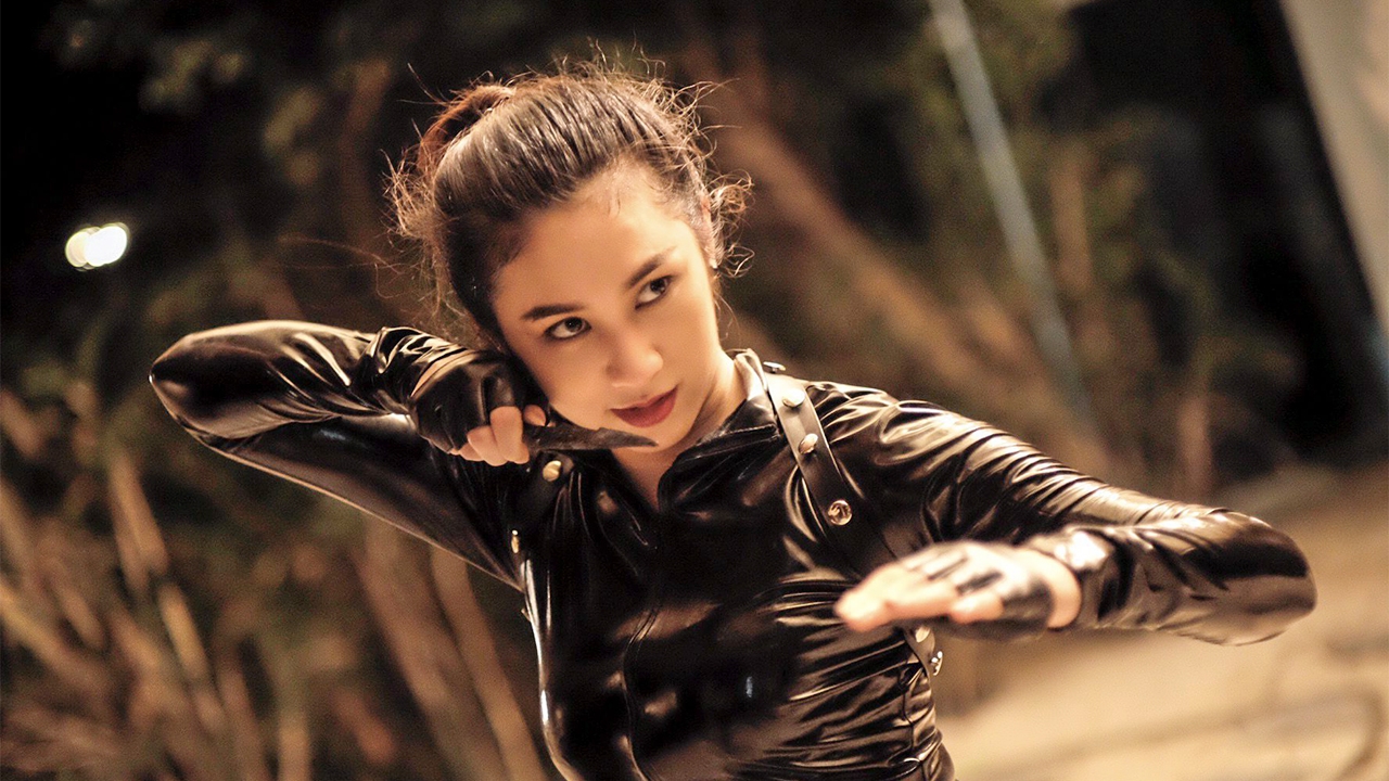 "พลอย" บู๊หนัก โค้งสุดท้ายอินทรีแดง