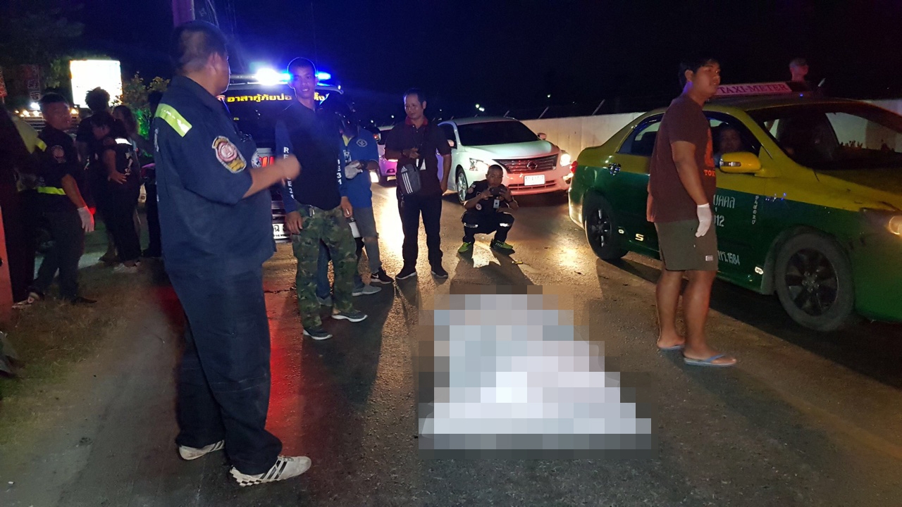 สาวโออิชิซิ่งจยย. เสียหลักกระเด็นข้ามเลนแท็กซี่วิ่งมาเหยียบหัวดับ