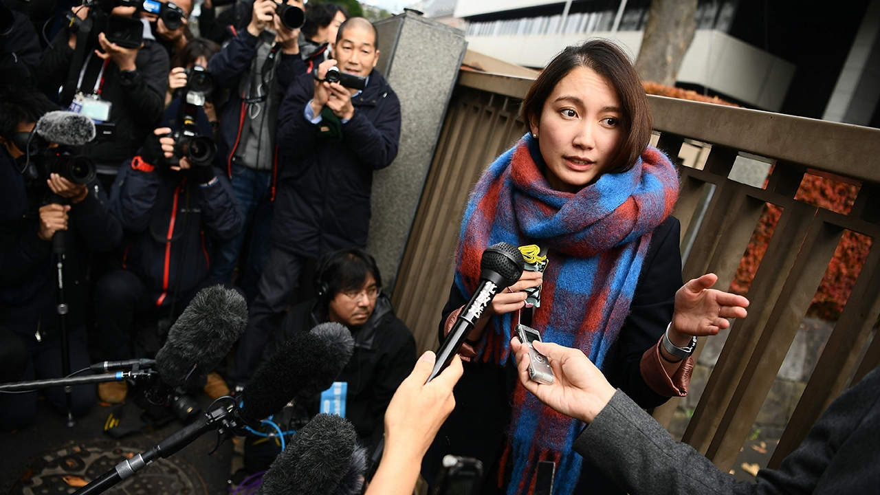 นักข่าวสาวญี่ปุ่นเฮ ศาลสั่งหัวหน้าข่าวทีวีดัง จ่ายชดเชยคดีข่มขืน