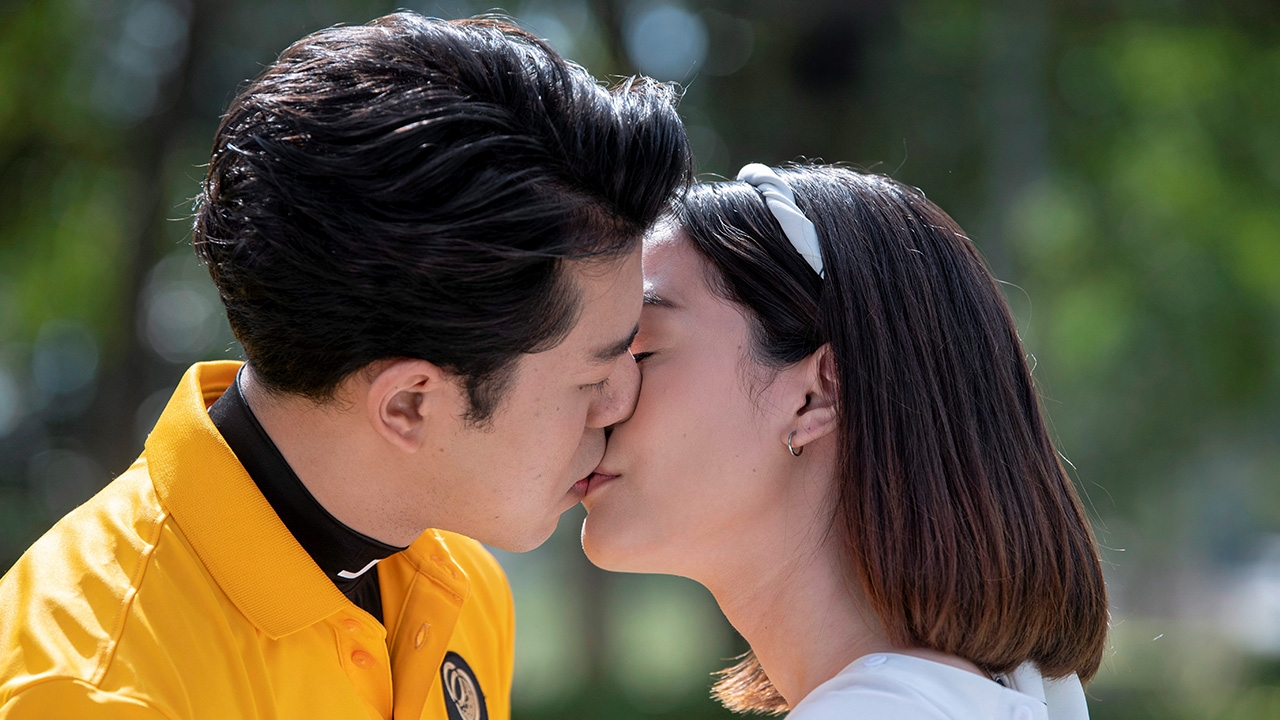 อุ๊ยเขิลล์..“นาย” บรรจงจูบ “จีน่า” ขอแต่งงานน้ำตาลท่วมสนามกอล์ฟ
