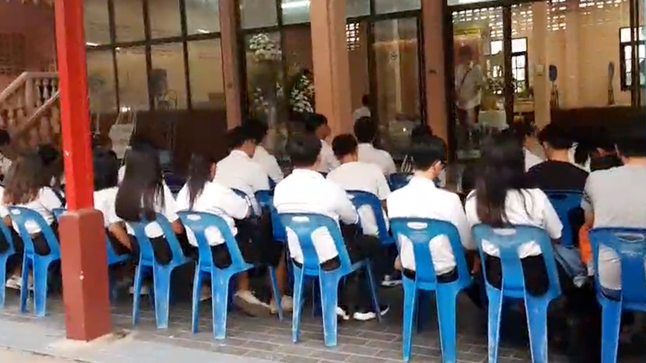 บรรยากาศ “รดน้ำศพน้องกาย” เศร้าสลด ขอให้วิญญาณไปสู่สุคติ
