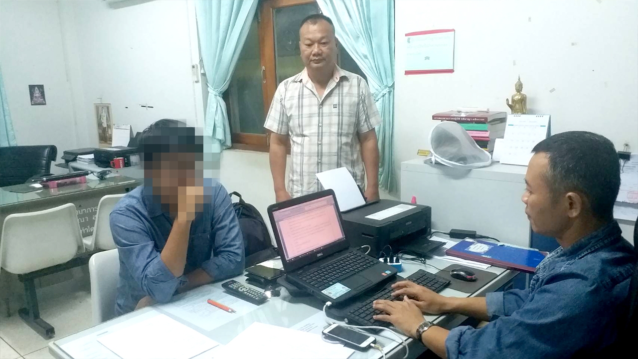 ผู้ต้องสงสัยยิงหนุ่มตากเจ็บบนถนนที่เพชรบุรี มอบตัว ตร.ตั้ง 3 ข้อหาหนัก 