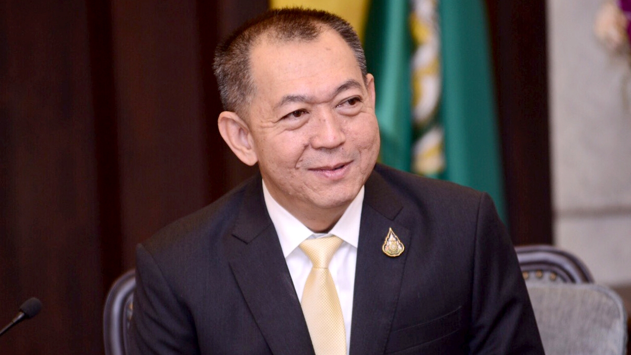 เฉลิมชัย ปัด แบะท่ารับ 4 งูเห่า อนาคตใหม่ เป่ากระหม่อมกล่อมสารพัดม็อบ 