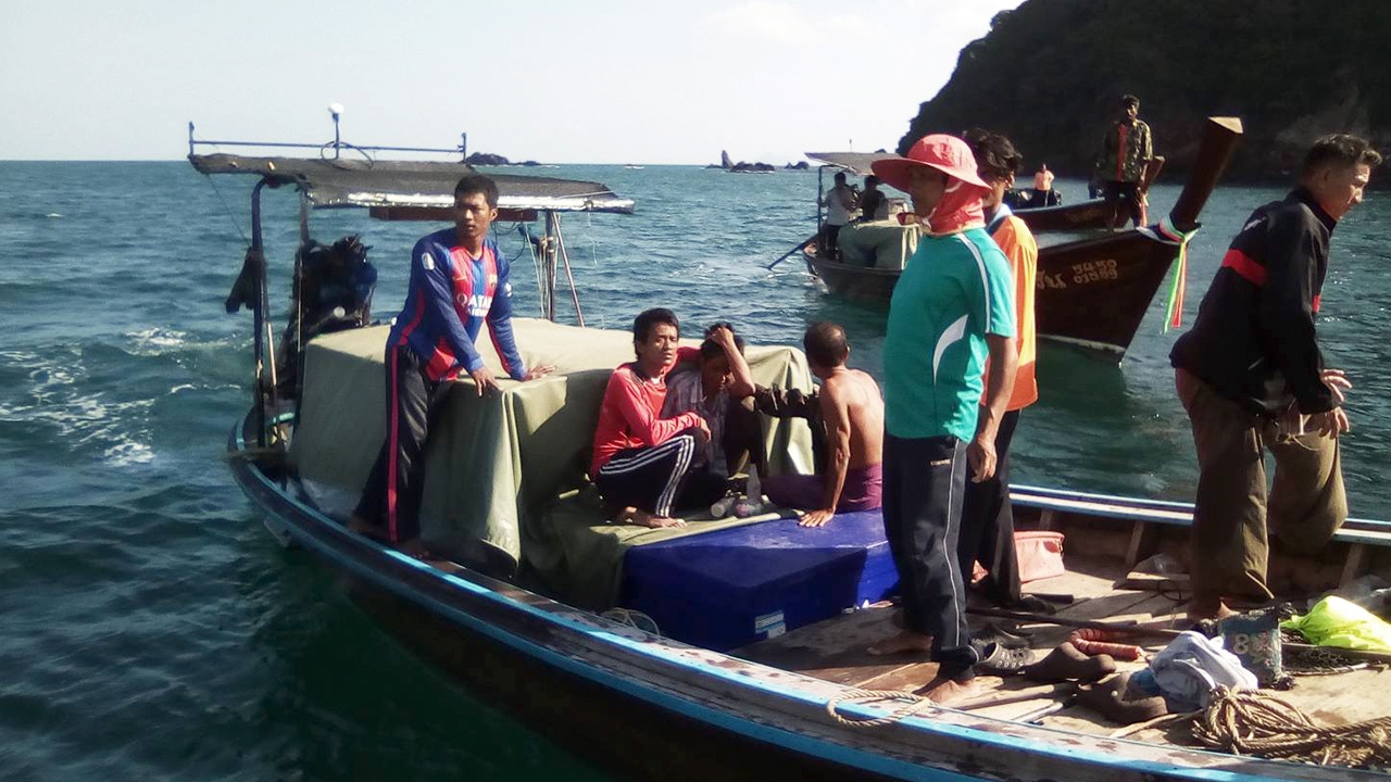 พบลูกชาย 1 ใน 2 ชาวประมงตรังที่คลื่นซัดเรือแตก หลังลอยคอกลางทะเล 2 วัน