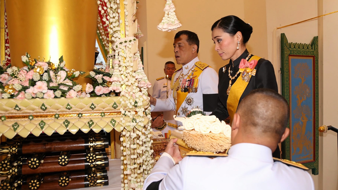 “ในหลวง-พระราชินี” เสด็จฯ พระราชทานเพลิงศพ “พลเอกเปรม ติณสูลานนท์” 