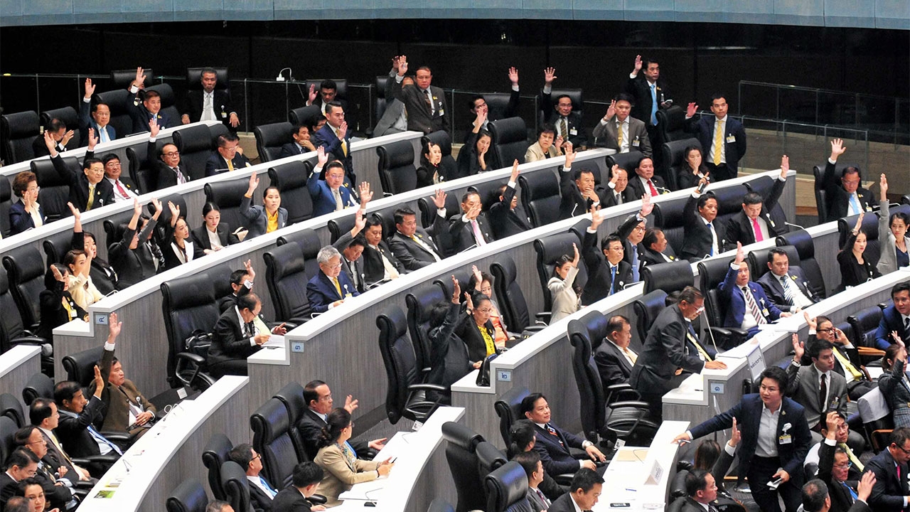 พลังประชารัฐปูดเอง เขี่ยประชาธิปัตย์พ้นคณะรัฐมนตรี