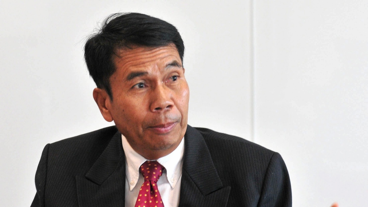 สุทิน ฉะรบ.ไม่ยอมแพ้ ปมตั้ง กมธ.ม.44 จวก "งูเห่า" อ้างเหตุผลหนุนฝ่ายรัฐ