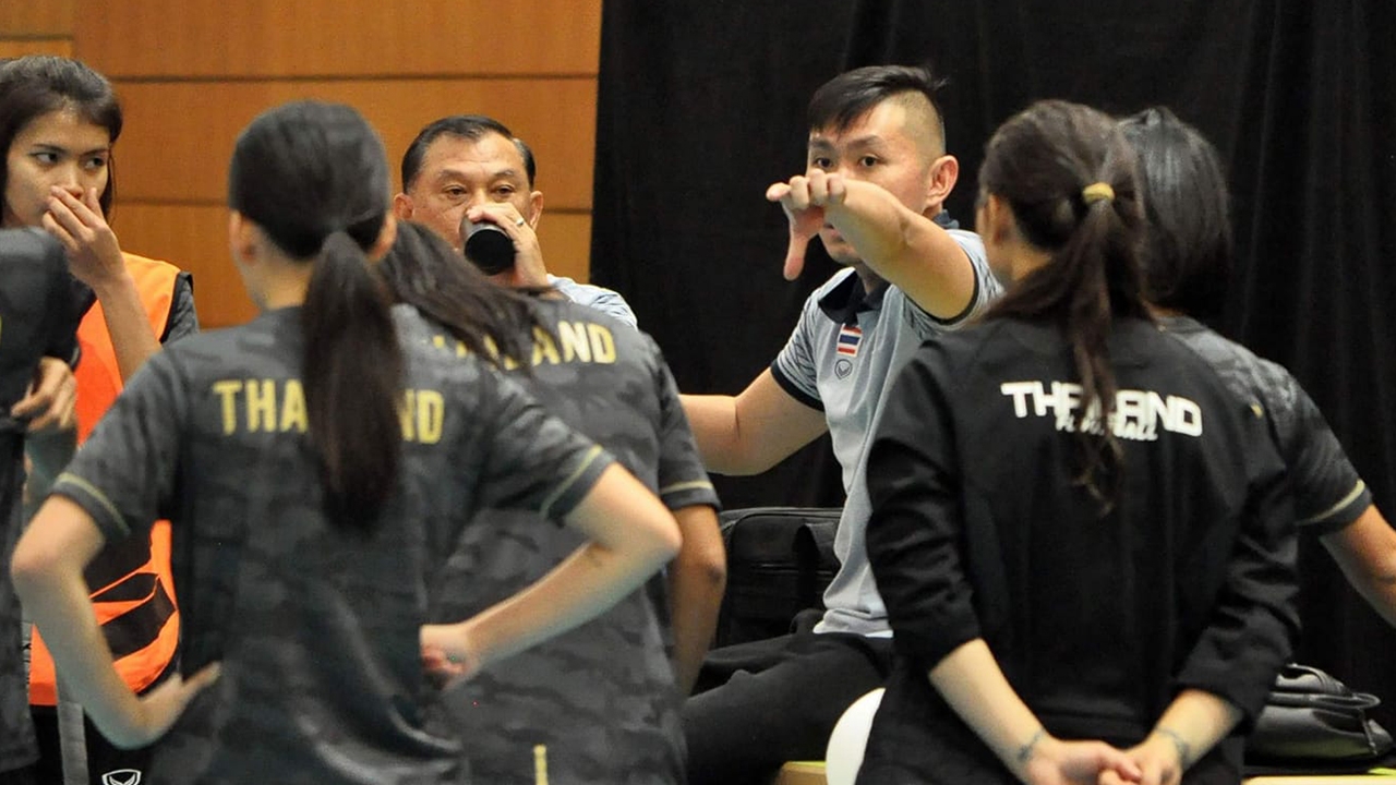 โค้ชเคนเน็ธติวเข้มสาวไทย หวังล้างตาสิงคโปร์ในศึกฟลอร์บอลโลก