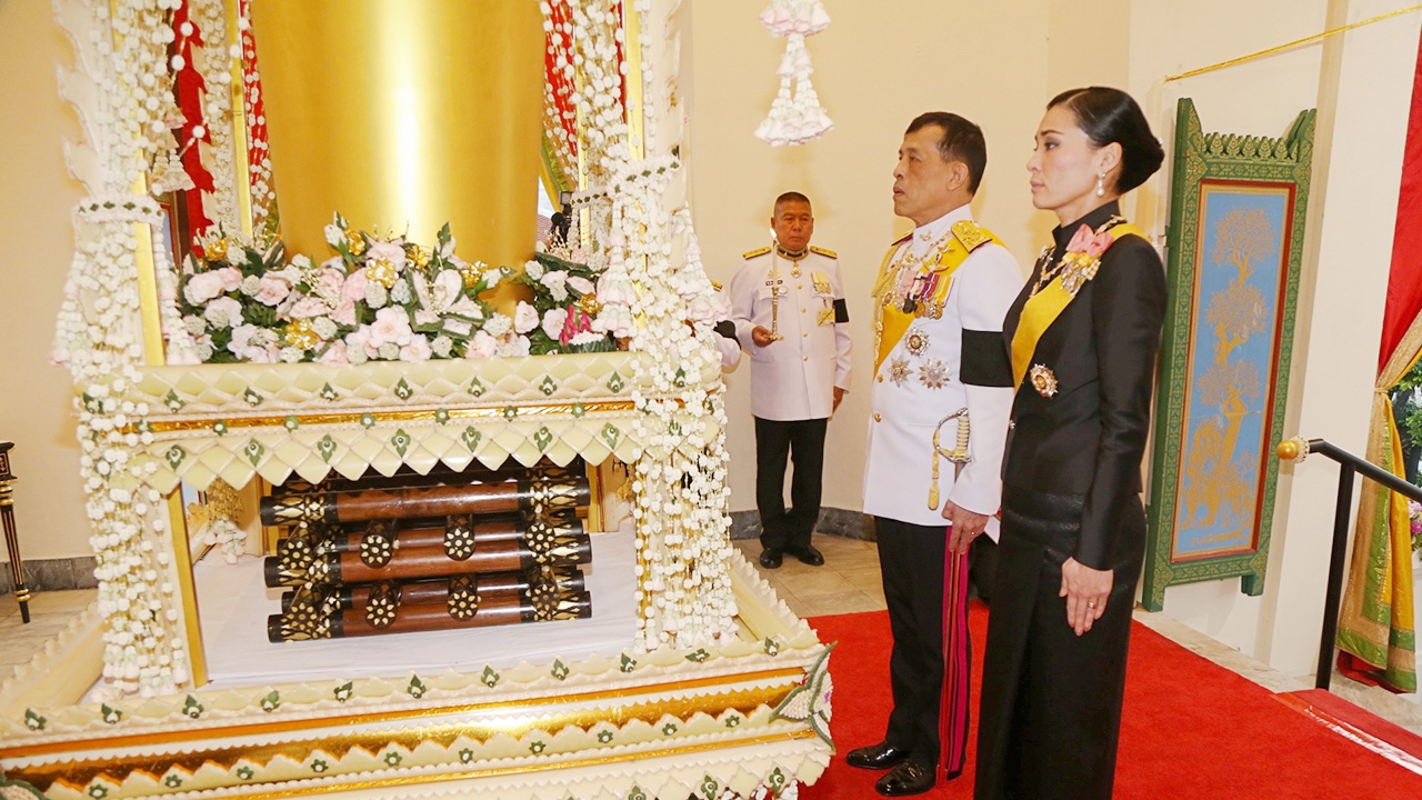 “ในหลวง-พระราชินี” เสด็จฯ พระราชทานเพลิงศพ “พล.อ.เปรม ติณสูลานนท์” 