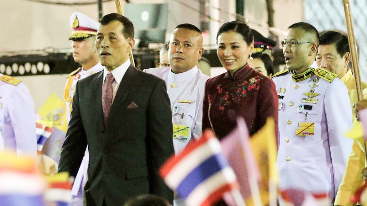 "ในหลวง-ราชินี" เสด็จฯ เยาวราช ทรงเปิดงาน "ใต้ร่มพระบารมี สดุดีมหาจักรีวงศ์" 