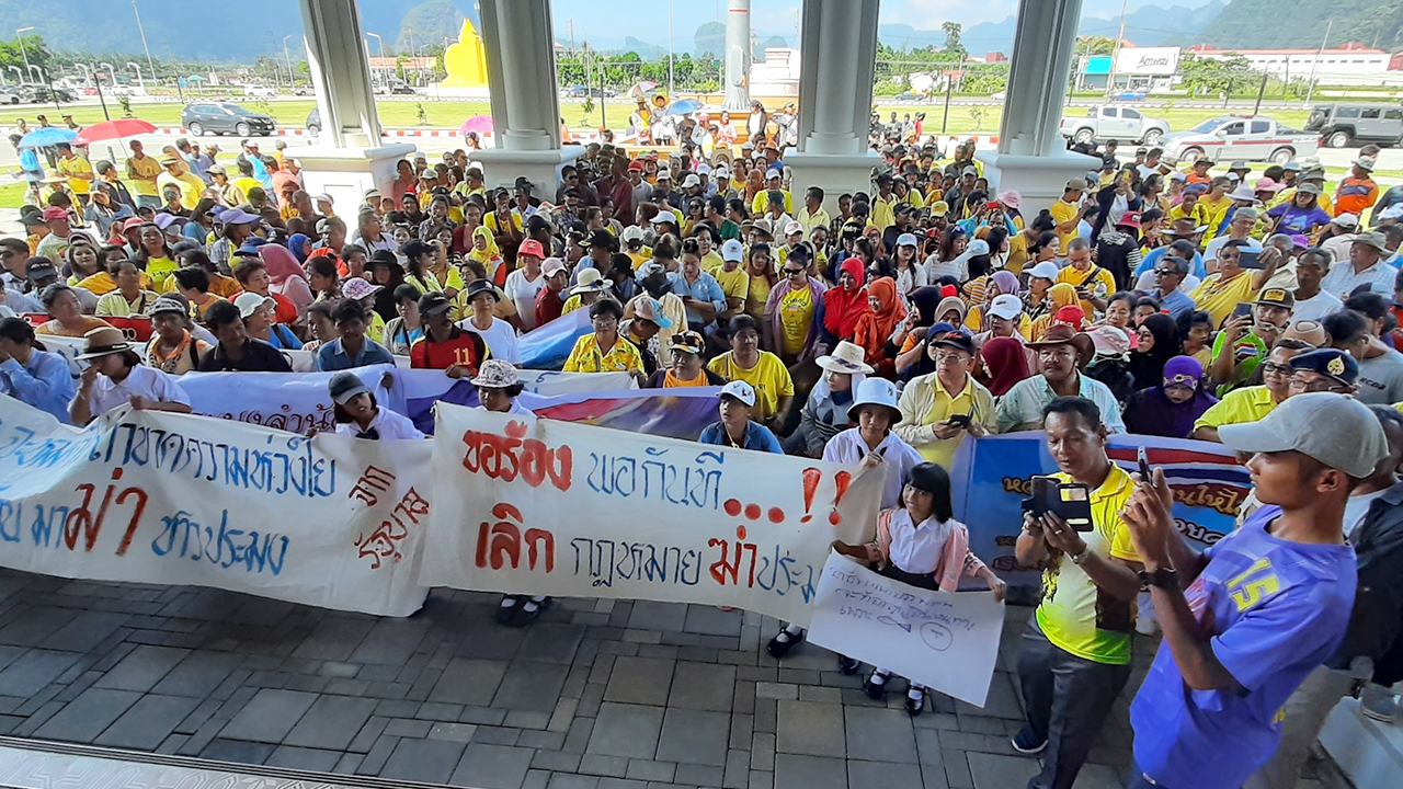 ม็อบประมง 22 จว.ฮือ จี้ "บิ๊กตู่" แก้ 11 ข้อ ลั่นไม่เคลียร์บุกกรุง