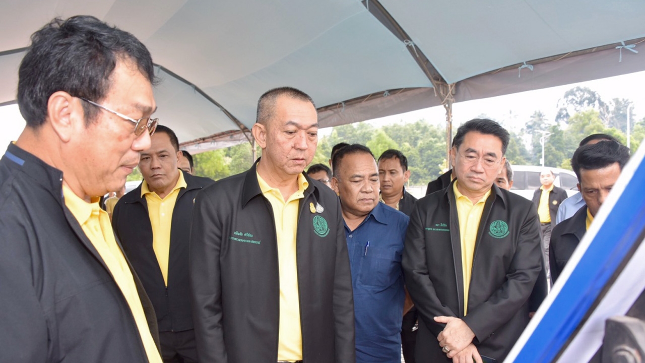 รมว.เกษตรและสหกรณ์ ลงใต้ ติดตามสถานการณ์น้ำที่หาดใหญ่