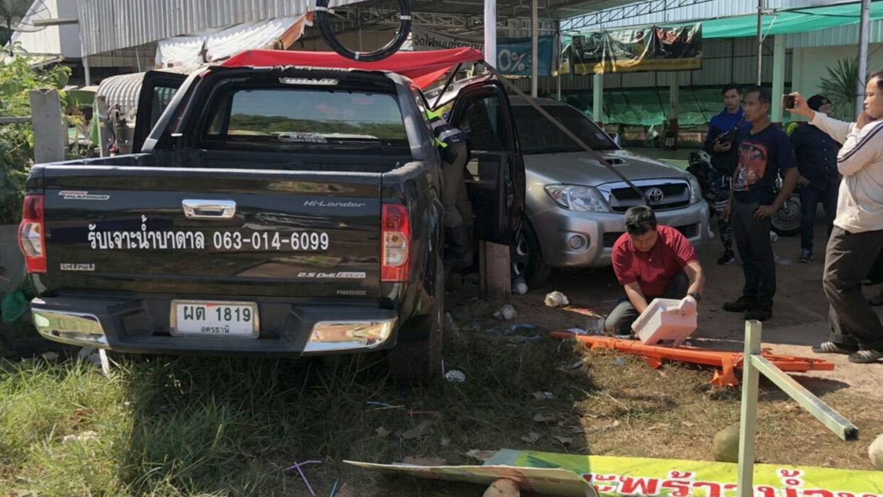 หนุ่มอุดรฯขับกระบะแล้ววูบ ชน จยย.ป้าวัย62 ดับคาที่ ส่วนตัวเองตายที่ รพ.