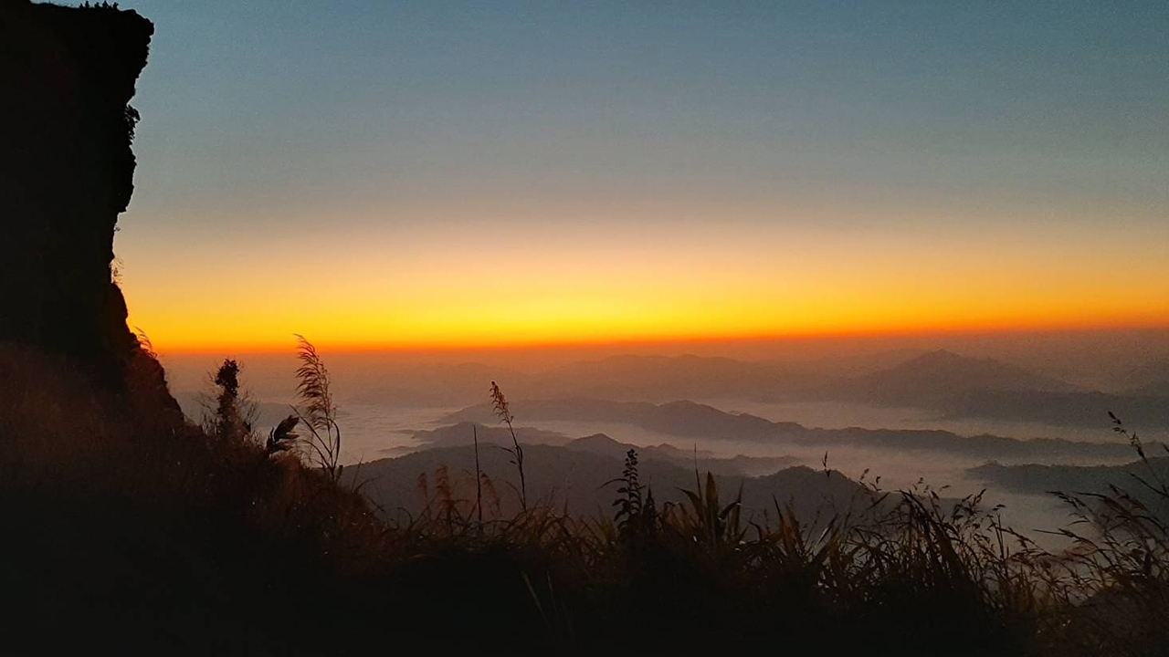 ภูชี้ฟ้าหนาวสะท้าน -1 องศาฯ เหมยขาบมา 2 วันติด นักท่องเที่ยวแห่ถ่ายรูป