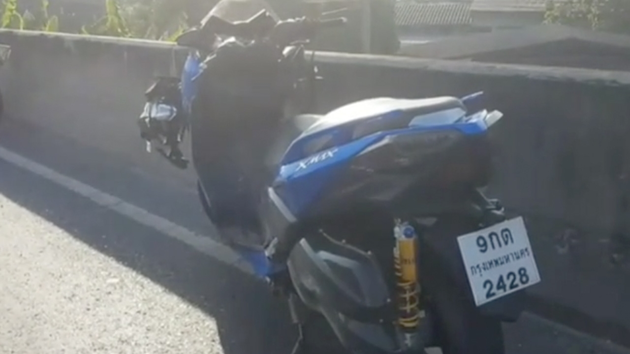 จยย.ชนสนั่นคุณตาวัย 79 วิ่งไล่จับหมากลางถนน เสียชีวิตทั้งคู่