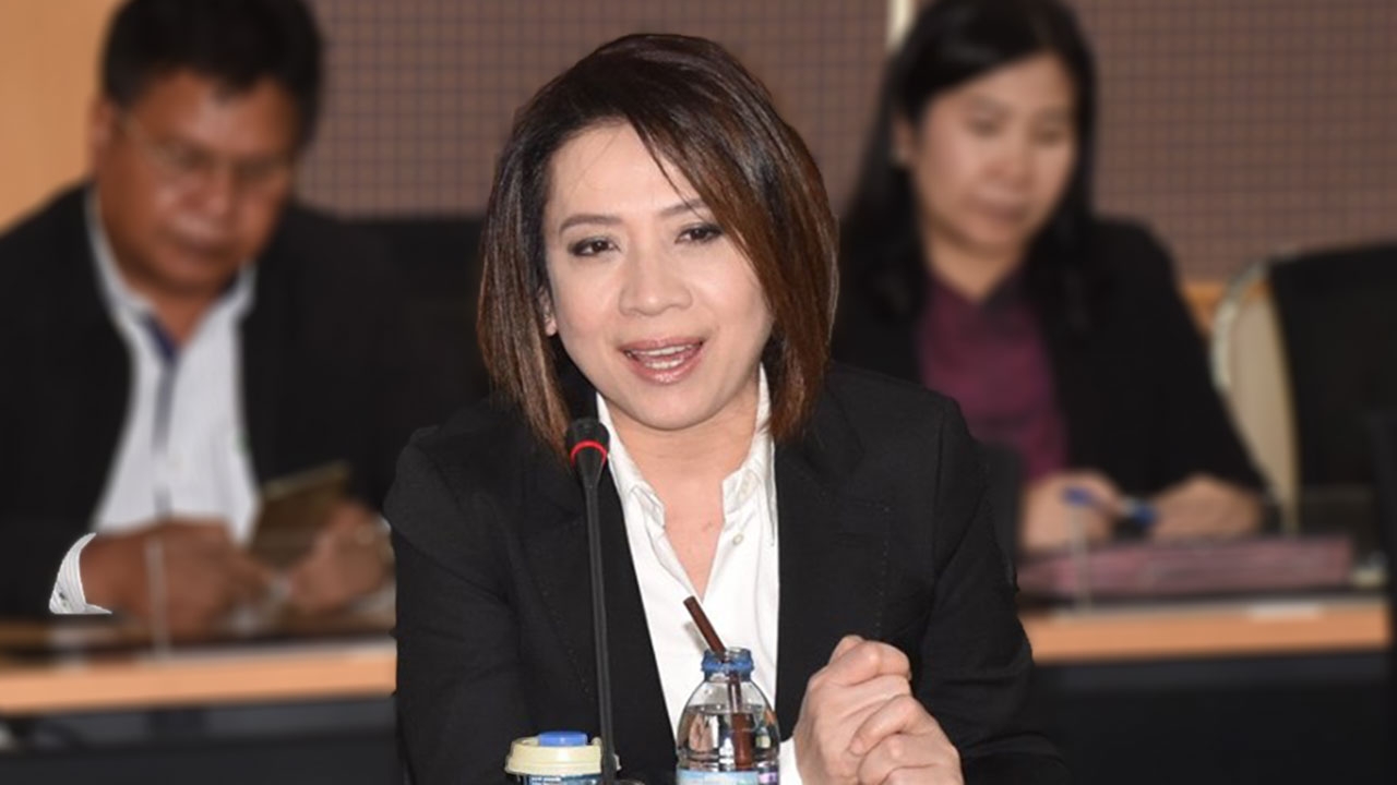 โสมชบาจ๊ะจ๋า :  "พรทิวา" อวดวงสวิงอีกครั้ง หลังเลิกตีกอล์ฟมาหลายปี