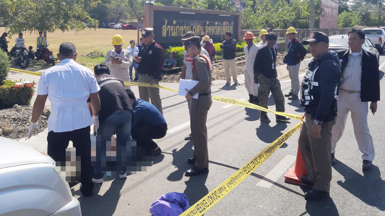 หนุ่มปีนจัดระเบียบสายสื่อสาร เจอไฟช็อต ร่วงตกเสาหัวโหม่งพื้นดับที่บุรีรัมย์