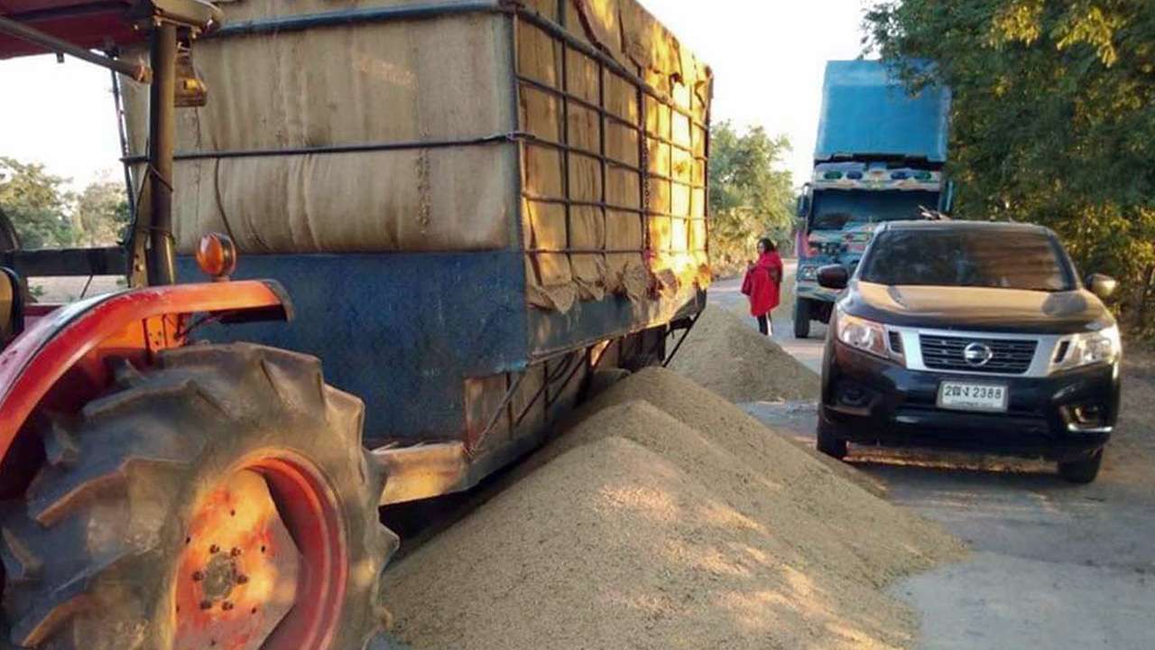 ทหารจับข้าวเปลือกเถื่อน 28 ตันนำเข้าจากเขมร พ่อค้าฉุนเทข้าวประท้วง