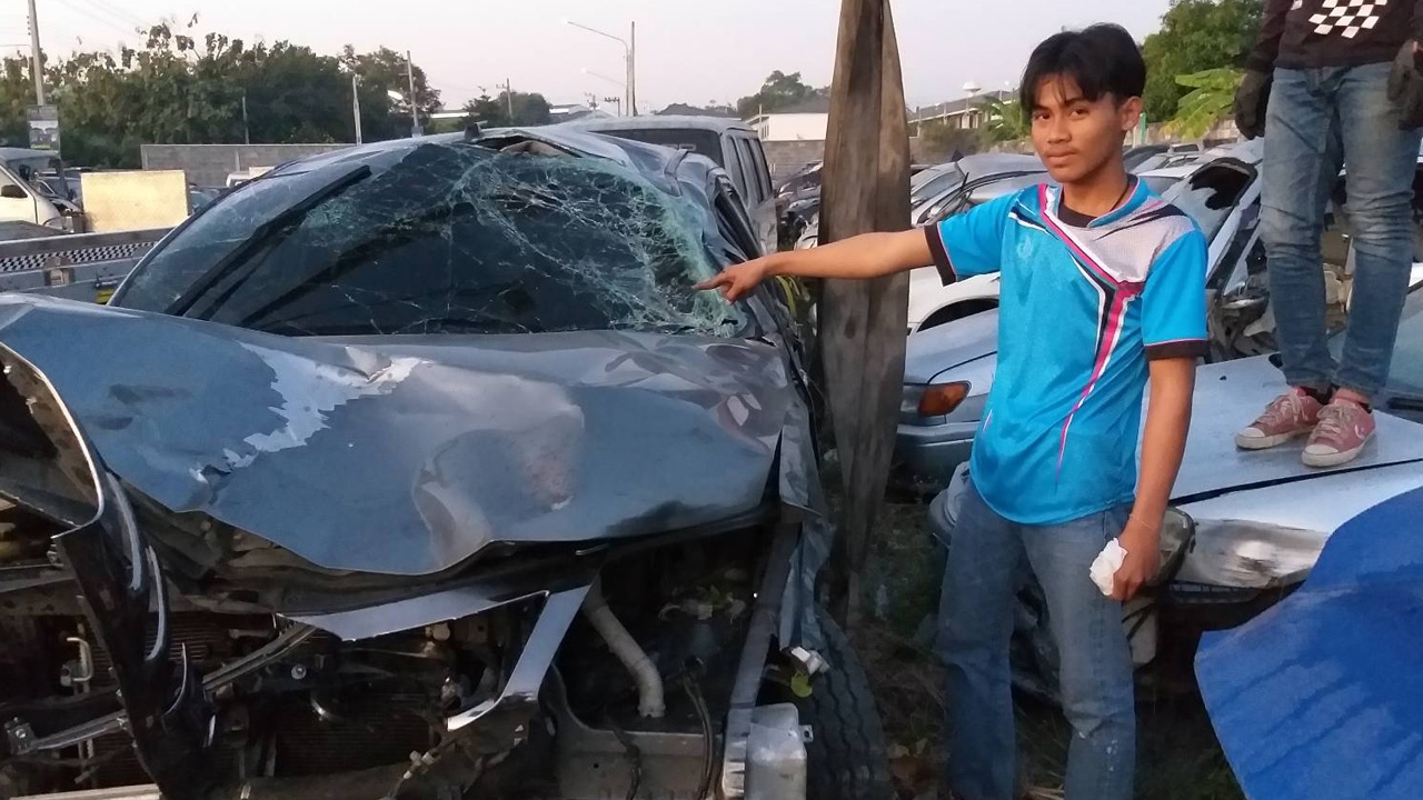 เจอแล้วปิกอัพมัจจุราช ชนซาเล้งดับ 2 ที่ชลบุรี หนีไปคว่ำ ยังหนีต่อ