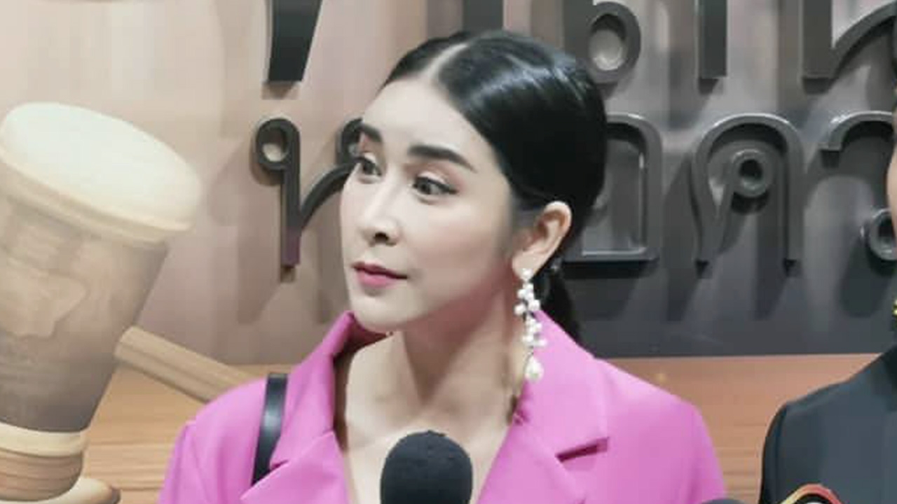 ใหม่ สุคนธวา ควง ดีเจต้น ร้องทุกข์กับทนายดัง เรียกเงินคืนจากค่ายรถหรู