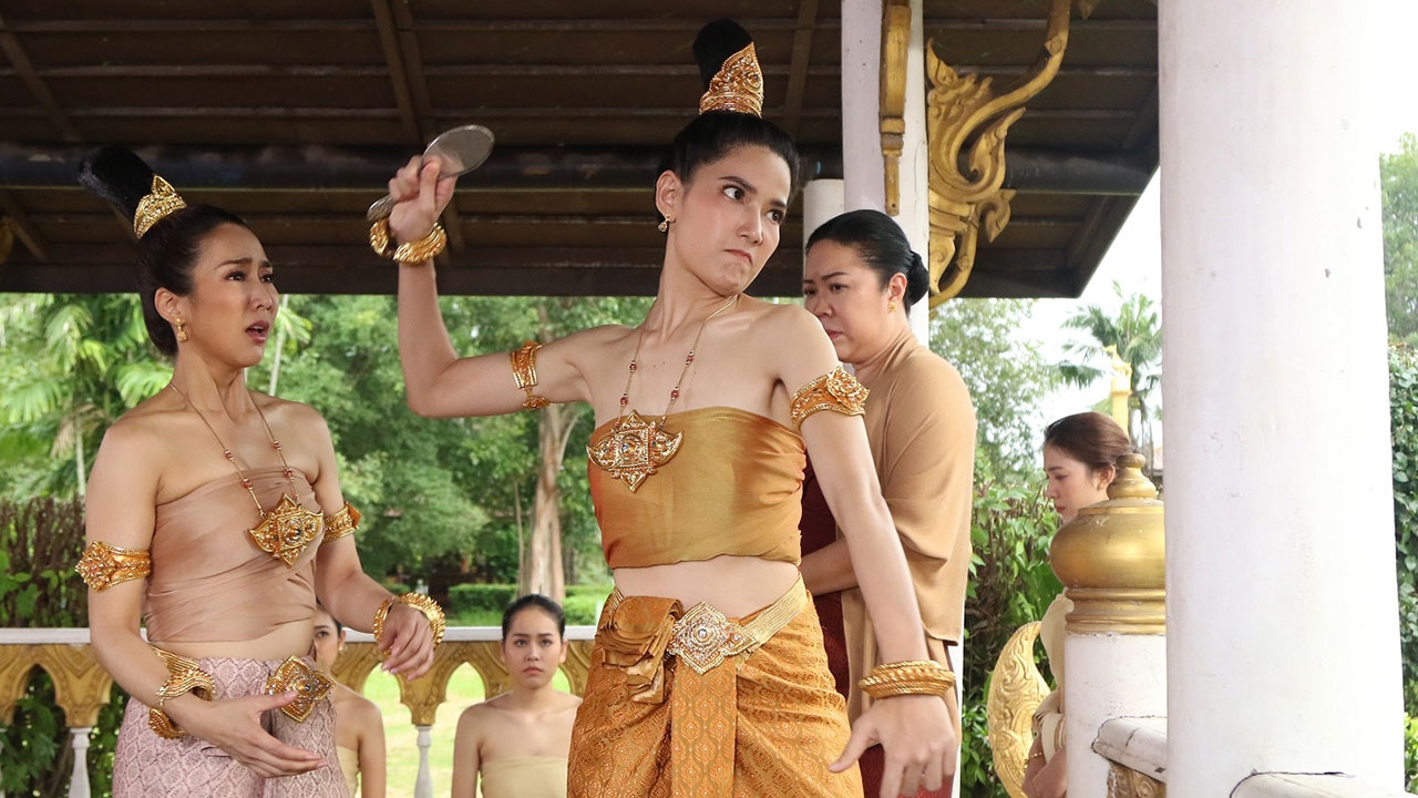 "น้ำหวาน" เดือด เขวี้ยงกระจก ใส่ผนัง "จั๊กจั่น" เอามือรับ เลือดอาบ