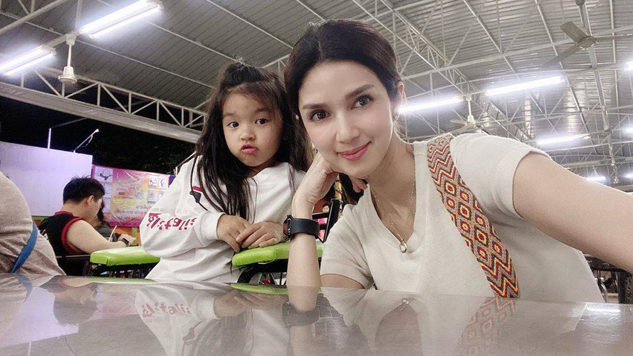 แม่โบว์ ชม น้องมะลิ เข้มแข็งกว่าที่คิด หลังรู้ว่า พ่อปอ เสียแล้ว (คลิป)