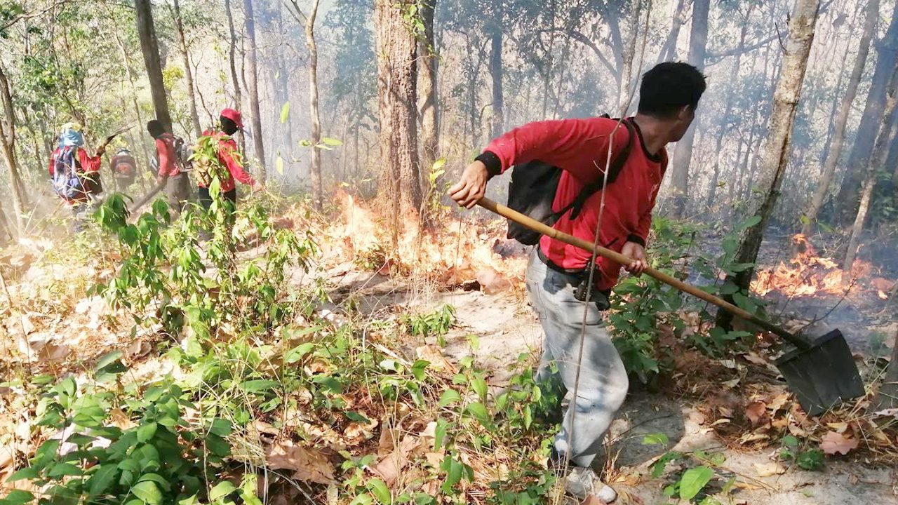 ชาวเชียงใหม่หายใจลำบาก พบพื้นที่เผาถึง 18 อำเภอ ผู้ว่าฯสั่งคุมเข้มไฟป่า