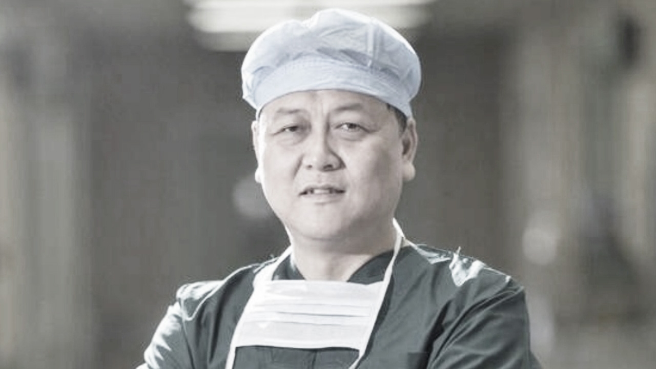 แสนอาลัย หมอดีเด่นอู่ฮั่น อุทิศชีวิตรักษาผู้ป่วยติดโควิด-19 สิ้นชีพอีกราย