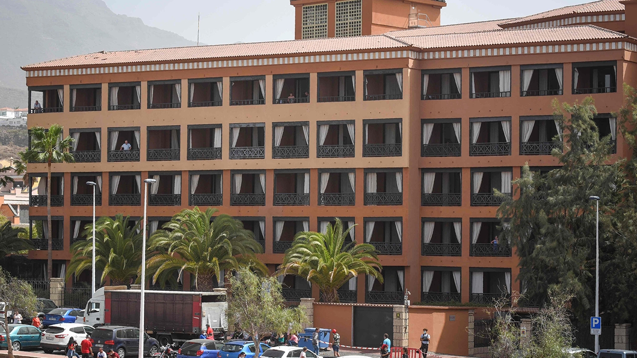 สเปนปิดกั้นโรงแรมในเตเนริเฟ หลังตรวจพบหมออิตาลีติดเชื้อ โควิด-19