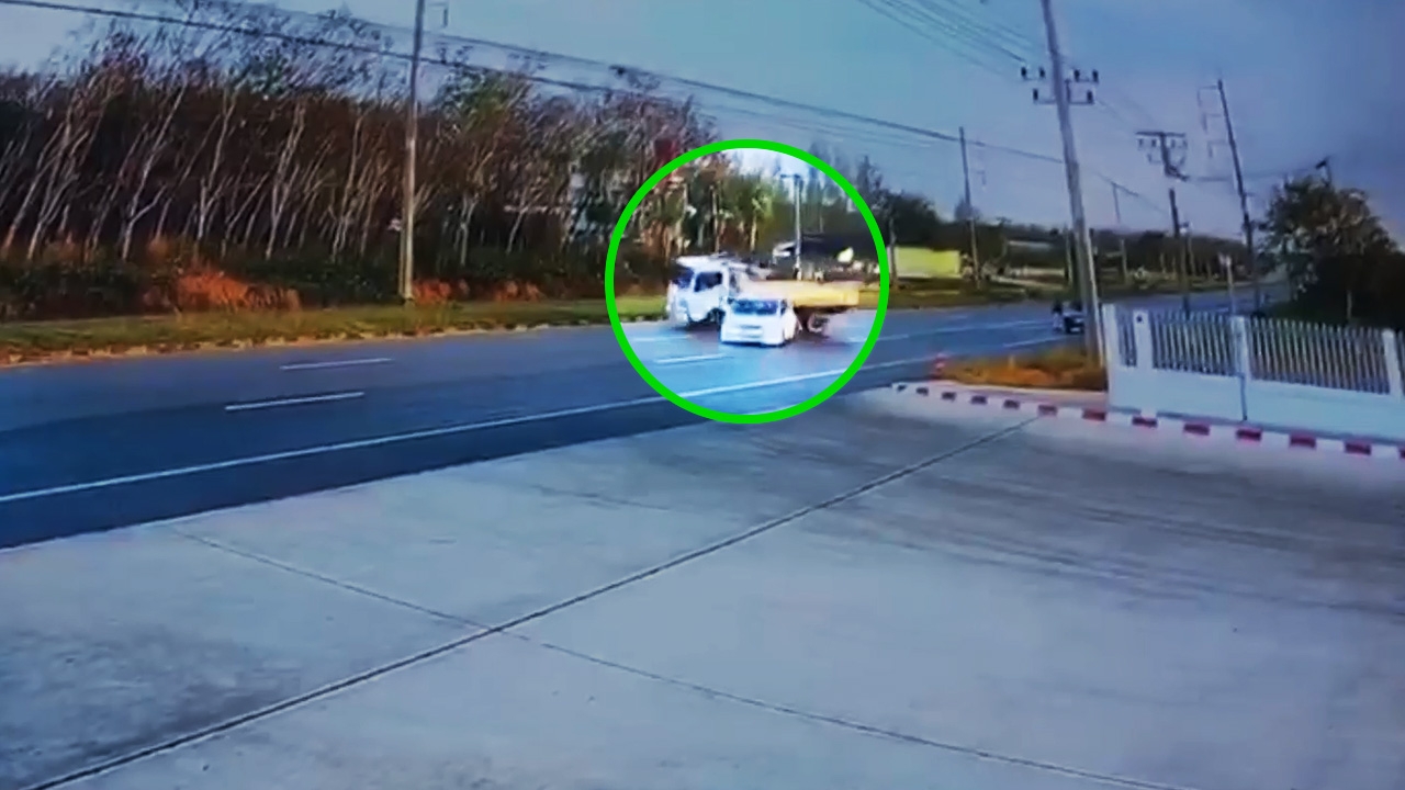 แจ้ง 3 ข้อหา แจ๊สขาวเปลี่ยนเลนกะทันหัน รถบรรทุกหักหลบ คว่ำตาย 1 เจ็บ 4