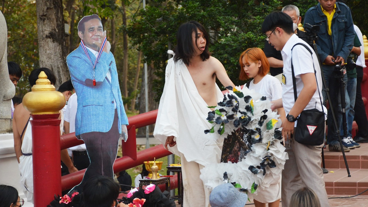 นักศึกษา มช. รวมตัวแสดงพลัง ไม่เอาอยุติธรรม หน้าสแตนดี้ลุงตู่