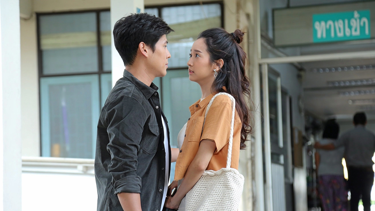 "เบน-ชิงชิง" สบตาใกล้ชิด หวานเบาๆใน "เศรษฐีตีนเปล่า"